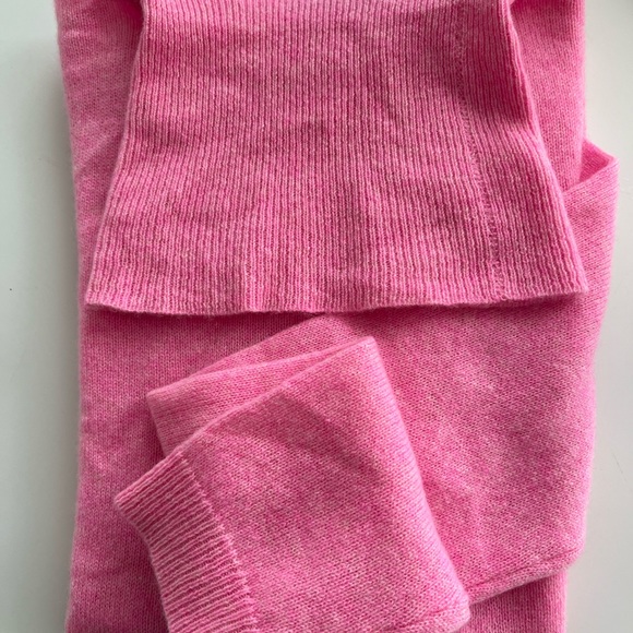 Pink Cashmere Turtleneck Sweater - Picture 4 of 10